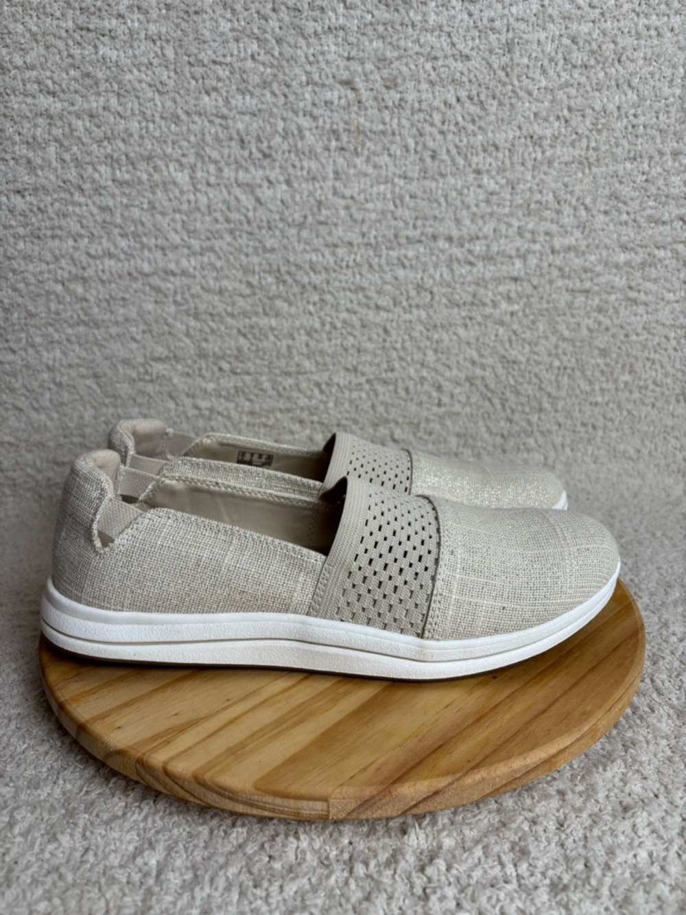 Clarks Shoes Women 8N Breeze Vibe Slip On Padded Breathable in Natural Interest